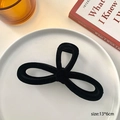 Pince à cheveux noire élégante en velours de 13x6cm avec une finition douce - Trèfle / Noir