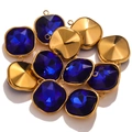 Pendentif en cristal bleu carré avec base en acier doré et facettes polies - Style A Bleu Roi