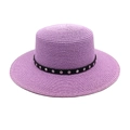 Détail du chapeau de paille violet avec ruban noir et clous métalliques argentés - M (56-58cm) / Violet Taro