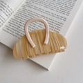 Pinza per capelli leopardata a semicerchio con manico rosa e finitura in acetato ambrato - Color Tè al Latte