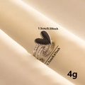 Detailaufnahme eines Herzrings aus 304 Edelstahl mit Größen- und Gewichtsangaben - Einstellbar Offen / Silber/Schwarz