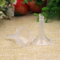 Set di due mini imbuti in plastica trasparente con apertura a petalo per cosmetici - Forma di Petalo / Trasparente