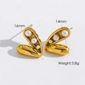 Pendientes dorados tipo frijol con tres perlas blancas y medidas de 16mm - Arco Dorado Degradado Tres Perlas