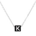 Collier en acier inoxydable argenté avec pendentif cube noir orné de la lettre K - Lettre K (KN238014-Z)