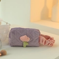 Beauty case in velluto a coste lavanda con decoro floreale e manico rosa pieghettato - Borsa cosmetica a mano / Borsa viola
