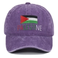 Dettaglio del ricamo della bandiera della Palestina su un cappellino viola lavato - Regolabile / Viola