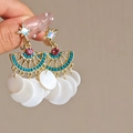 Pendientes bohemios dorados con cuentas de colores y discos de concha blanca en mano - 5# Pin de Plata - Estilo Combinado de Piedra Preciosa y Concha / Oro-Blanco