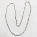 Primer plano de collar de cadena de cuerda plateada con cierre de langosta duradero - 4,0 mm de grosor/70 cm de largo / Plateado