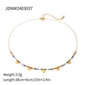 Collana in acciaio dorato con perline colorate e cinque ciondoli a cuore, variante - Collana con Ciondolo a Cuore e Perline Quadrate Colorate Dorata (JDNW2403037)