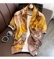 Élégant foulard en soie jaune et marron avec motifs floraux sur un t-shirt blanc - 23109 Jaune / 90*90cm