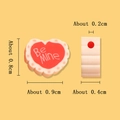 Perlina a cuore in argilla polimerica rossa con bordo ondulato rosa e testo 'Be Mine' per DIY - Cuore Be Mine