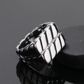 Anello da uomo in acciaio al titanio argento con trama a catena e finitura lucida - US 7 / Color Acciaio