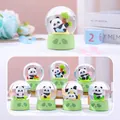 Mini bola de nieve de panda con 6 diseños regulares y una figura misteriosa oculta en set - Serie de Bolas de Cristal de Panda Esponjoso - Juego Completo