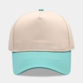 Détail des coutures sur une casquette de baseball bicolore beige et vert menthe - Réglable / Beige avec Bord Bleu-Vert