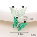 Vista macro di ciondolo a farfalla verde con strass di dimensioni 5cm in altezza e 3,5cm in larghezza - D1392 Due farfalle (Verde)