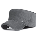 Gorra militar gris aislada para hombre con orejeras ajustables y detalle de logo deportivo - Ajustable / Gris