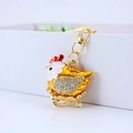 Llavero de gallo dorado con diamantes de imitación brillantes y detalles de esmalte - Dorado