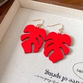 Elegant tropical monstera leaf drop earrings in vibrant red with gold plated hooks - 105# Monstera Leaf Style (HE29310) / Gold Red
