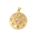 Ciondolo tondo placcato oro 18K con inserti in zirconi e dettagli geometrici a stella - Tondo Intagliato Geometrico (D789)