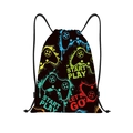 Detalle de mochila de cuerdas gaming con estampados de mando y texto START PLAY - Mandos de Juego Coloridos (jiayingskd61)