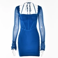 Blaues figurbetontes Minikleid mit Netzärmeln und Neckholder auf weißem Hintergrund - S / Blau