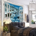 Arazzo 3D vista finestra con montagne innevate e cottage in legno per decorazione casa - 150x130cm / Falsa Finestra Villaggio Chalet di Montagna Innevata Invernale