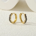 Elegantes pendientes de aro dorados con micro-pavé de pequeñas circonitas azul oscuro - Azul oscuro