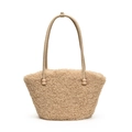 Gros plan détaillé d'un sac en polaire beige avec des poignées cylindriques brunes - Kaki