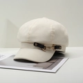Gorra estilo newsboy beige para mujer con hebilla dorada y tejido con textura - Talla única / Beige