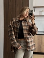 Casual geruit flanellen damesoverhemd in bruin en beige met een losse pasvorm - S / Khaki