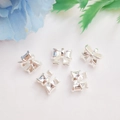 Cinco colgantes de lazo plateado brillante para hacer joyas DIY y adornos de pulseras - Lazo con Retención de Color / Plateado