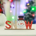 Dettaglio decorazione SNOW in legno con pupazzo di neve su base rettangolare - Stile SNOW Pupazzo di Neve