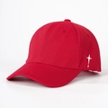 Détail d'une casquette de baseball rouge avec broderie étoile blanche et tissu sergé - Taille unique / Rouge