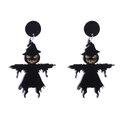 Dettaglio di orecchini a spaventapasseri di Halloween in acrilico nero con accenti dorati - No.1 Spaventapasseri