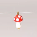 Handgefertigter rot-weißer Glaspilz-Anhänger mit goldener Öse für DIY-Schmuck - Roter Pilz