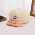 Dettaglio del cappellino neonato con visiera morbida beige e rosa e ricamo smiley - 48-50cm (6-20 Mesi) / Rosa