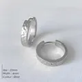 Orecchini a cerchio in acciaio inossidabile argento con trama martellata da 22mm - 22mm / Argento