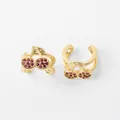 Goldene Kirsch-Ohrklemmen mit roten Kristallen und minimalistischem Blatt für Ohren ohne Loch - Kirsche Ear Cuffs (Paar)
