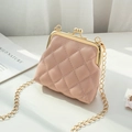 Mini sac à main matelassé rose pour femme avec bandoulière chaîne dorée et fermoir - Style 1 / Rose
