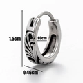 Dettaglio dell'orecchino a cerchio argento con trama geometrica e misure - Stile Intagliato Vintage (S75)