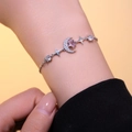 Pulsera minimalista de plata con dijes de estrella y luna y cristales rosa - Pulsera de Estrella y Luna / Plateado
