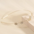 Serre-tête doré délicat avec fleurs en strass et accent de perle blanche - Cinq Fleurs Perle Or