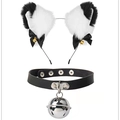 Détail du serre-tête oreilles de chat et du tour de cou en cuir noir avec clochette - Ensemble Choker Cloche / Blanc/Intérieur Noir