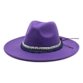 Dettaglio di cappello fedora viola con fascia etnica di paillettes e frange blu - M (56-58cm) / Viola