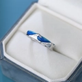 S925 Sterling Silber Wellenring mit blauem Emaille-Verlauf in einer Schmuckschatulle - Einstellbar Offen / Herrenmodell-Welle