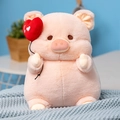 Roze varken pluche knuffel met rood hartballon op een zachte blauwe gebreide deken - Engelvarken / 20cm