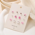 Lot de six boucles d'oreilles mignonnes avec pêche, papillon et lapin sur carte beige - Ensemble Lapin Pêche Tulipe (E0527-1)