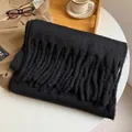 Écharpe noire en mohair avec longues franges et maille épaisse pour l'hiver - Noir