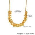Vista detallada del collar de acero inoxidable chapado en oro 18k con mini corazones - 39+5cm / Dorado