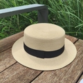Classico cappello boater beige con nastro nero, elegante trama di paglia per l'estate - Beige Tesa Larga Nastro Nero